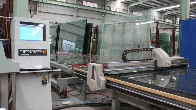 how to cut laminated glass